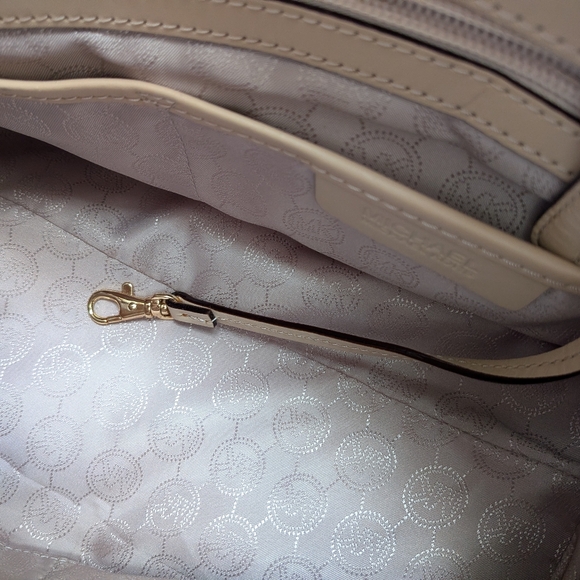 Authentic Michael Kors Grayson Satchel Bag - Picture 12 of 15